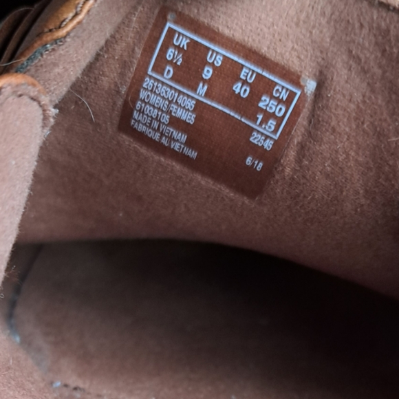 Clarks women's leather slides. - Picture 6 of 6